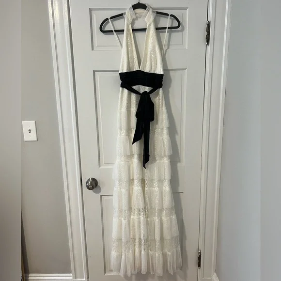 BCBGMaxAzria | Dresses | Size 8 Bcbgmaxazria White Lace And Black Waist Gown  | Poshmark